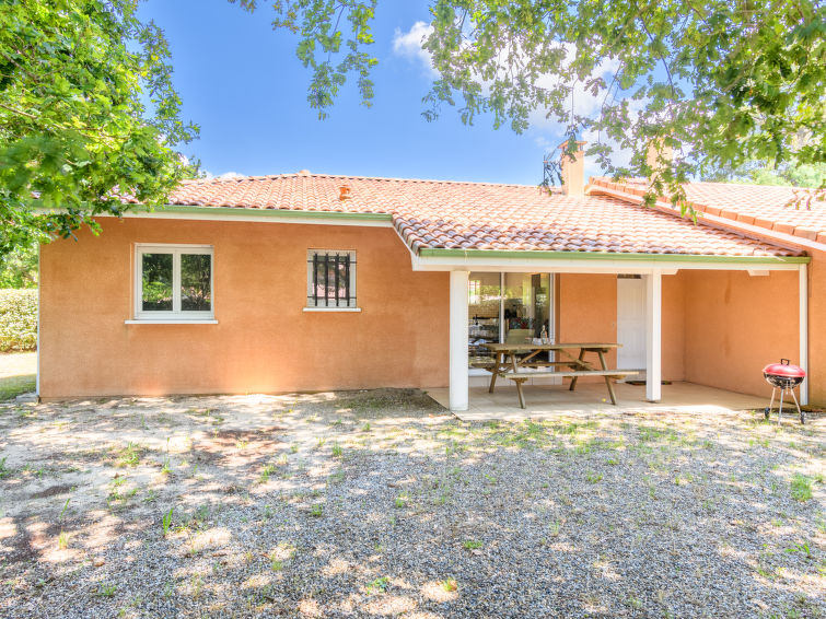 Search and Stay destination Saint-Julien-en-Born, Nouvelle-Aquitaine - France from AU$ 164. La Lette II Albizzias
