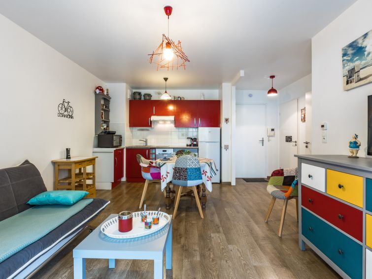 Appartement 2-kamers 40 m2. Comfortabel en mooi ingericht: woonkamer met 1 divanbed (120 cm, lengte 190 cm), TV (Flatscreen TV). Uitgang naar het terras. 1 kamer met 1 2-pers bed (140 cm, lengte 190 c..