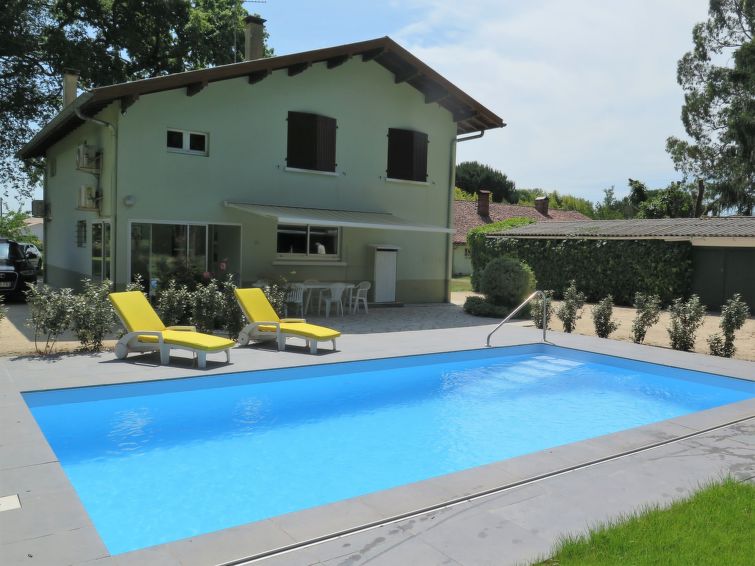Search and Stay destination Saint-Geours-de-Maremne, Nouvelle-Aquitaine - France from AU$ 176. Peydecoum
