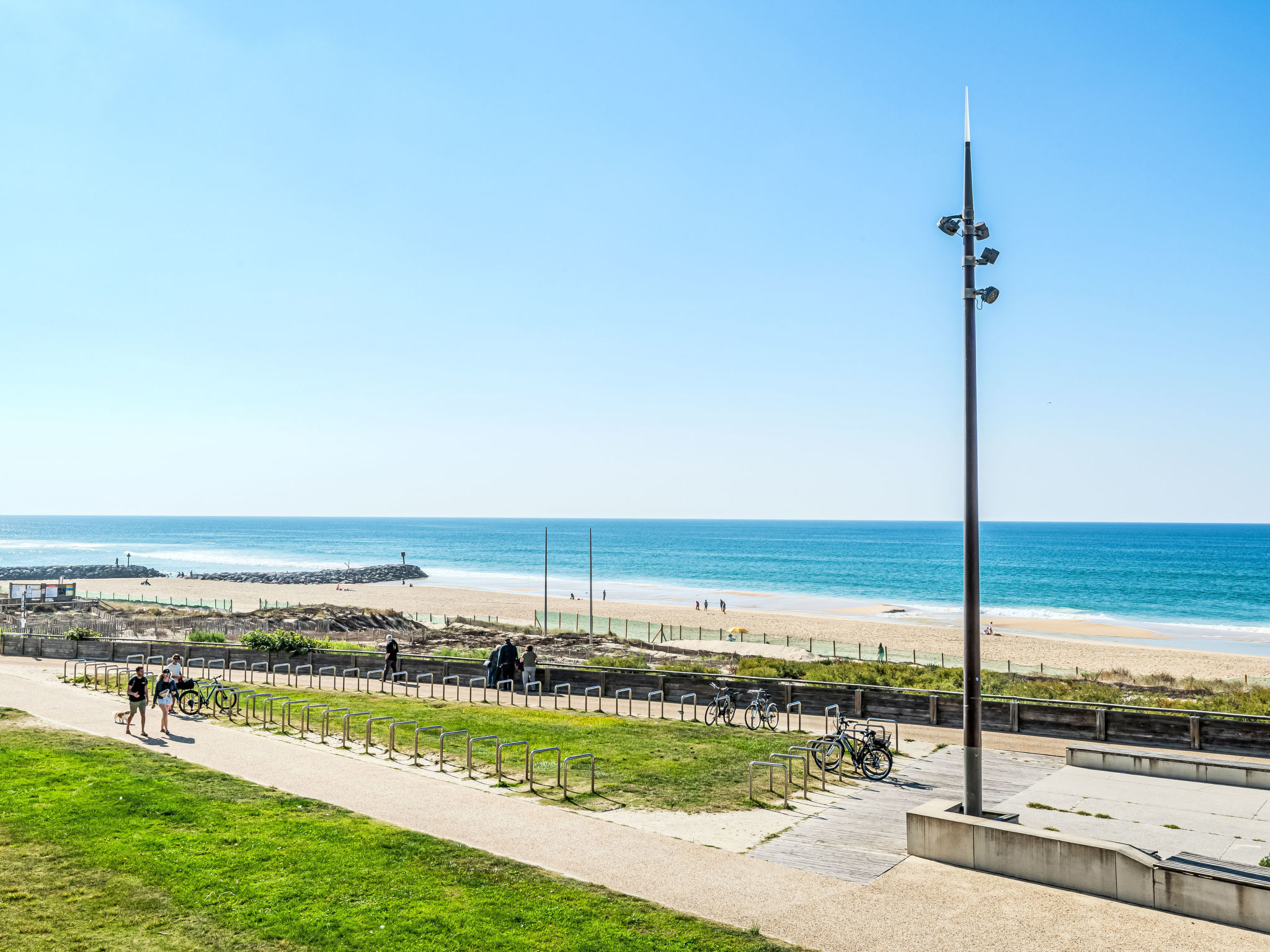 Les hauts de la corniche-Buiten