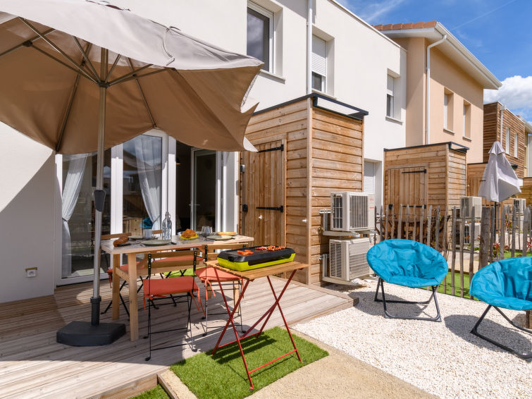 Search and Stay destination Mimizan, Nouvelle-Aquitaine - France from AU$ 157. Soleil couchant E03