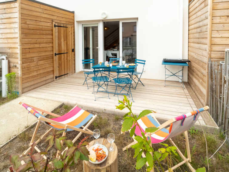 Search and Stay destination Mimizan, Nouvelle-Aquitaine - France from AU$ 224. soleil couchant I03