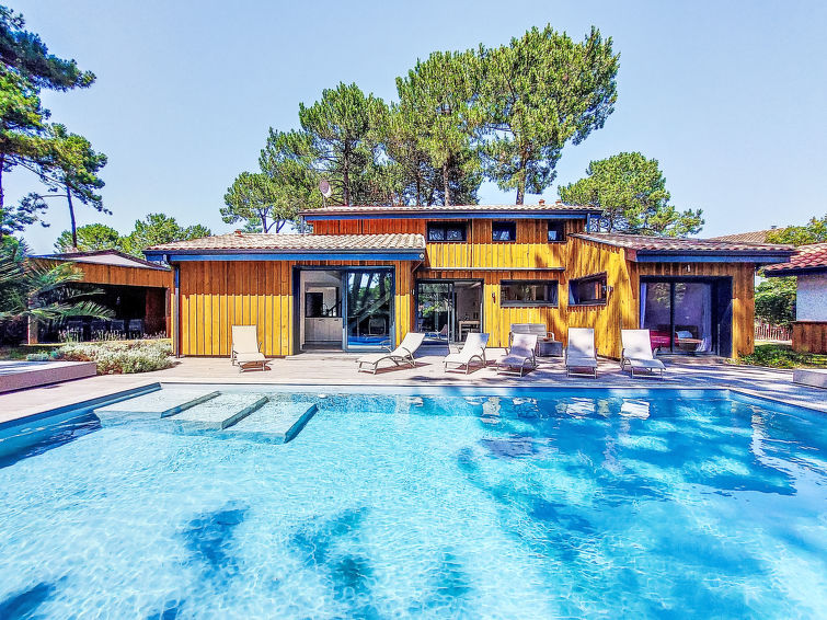 Villa les Verdiers: Luxe villa met verwarmd zwembad in Biscarrosse in Biscarrosse