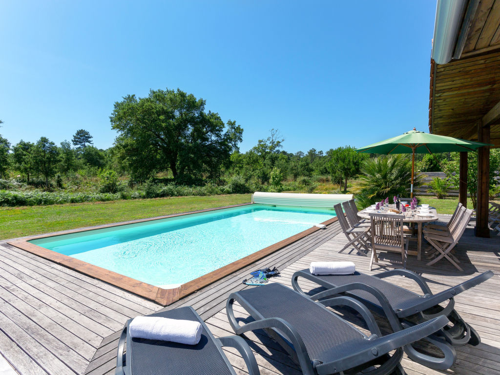 Marlon — Pool Outdoor