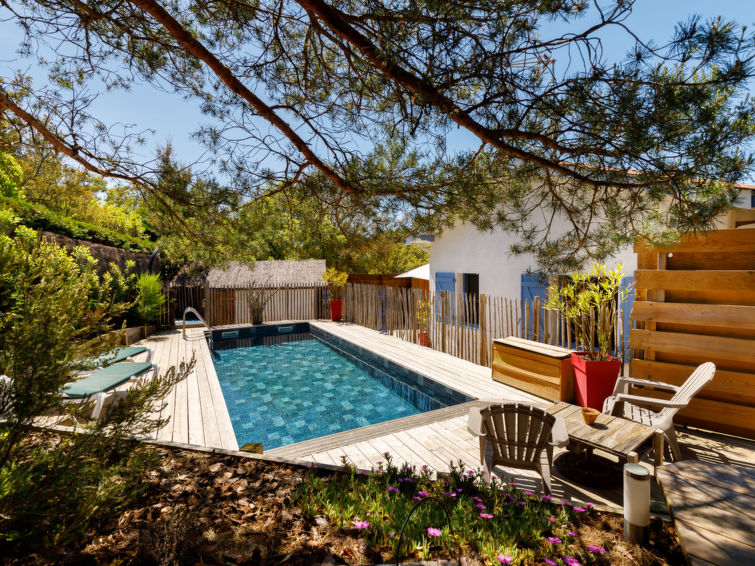 Search and Stay destination Moliets-et-Maa, Nouvelle-Aquitaine - France from AU$ 357. La Maison Flottée