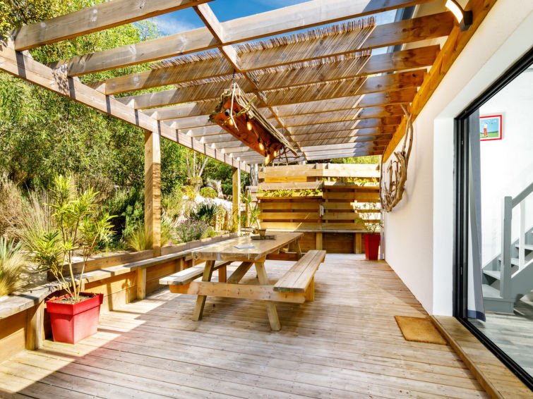 Search and Stay destination Moliets-et-Maa, Nouvelle-Aquitaine - France from AU$ 357. La Maison Flottée