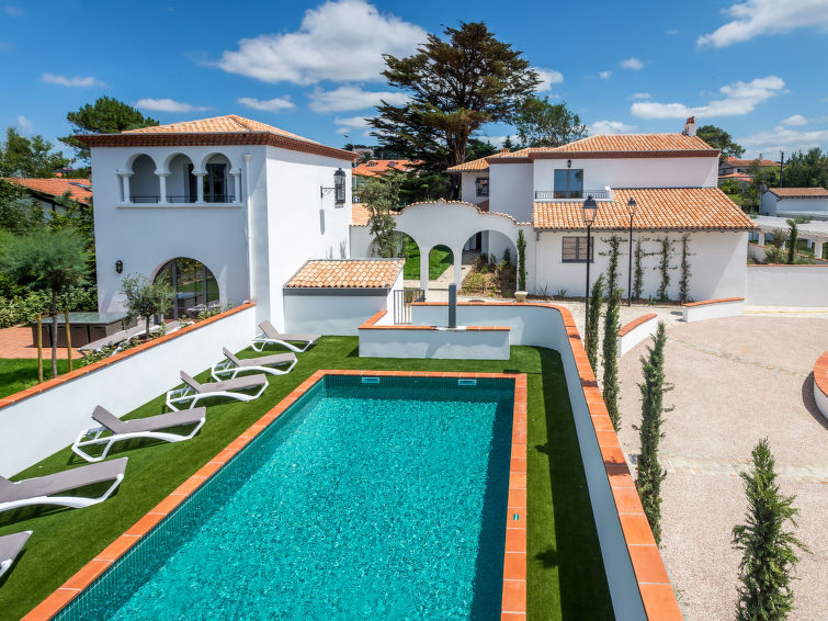 8-persoons vakantiehuis in Biarritz met verwarmd zwembad in Biarritz