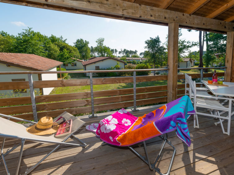 Search and Stay destination Parentis-en-Born, Nouvelle-Aquitaine - France from AU$ 212. Les Cottages du Lac T4 Premium