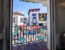 Centraal gelegen appartement op 200 meter van het strand van Saint-Jean-de-Luz - thumbnail 1