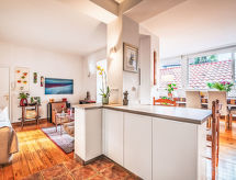 Licht appartement in hartje Saint-Jean-de-Luz, op 400 meter van het strand - thumbnail 2