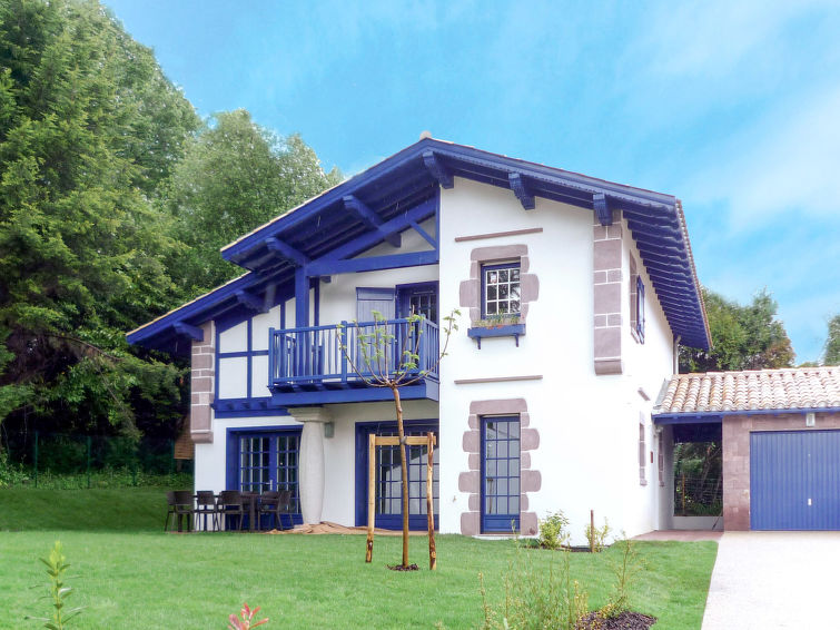 Vakantiehuis met verwarmd zwembad in Saint-Jean-de-Luz in Saint-Jean-de-Luz