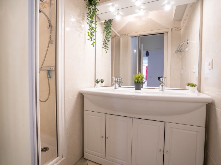 Search and Stay, undefined in undefined. Gallery position 4