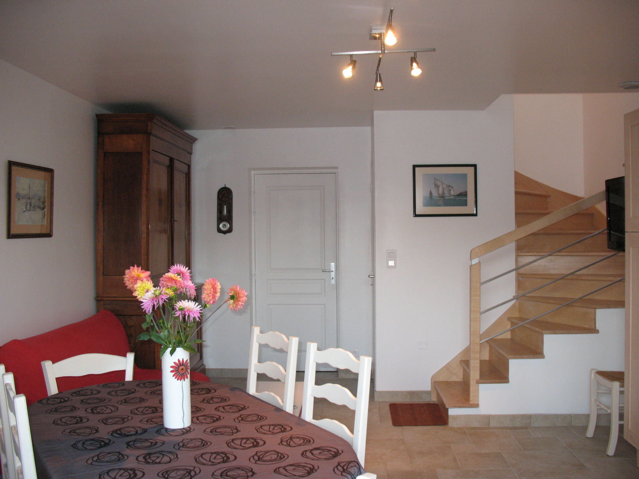 Maison La Pailloussette – Cuisine et coin repas, photo 19 sur 30