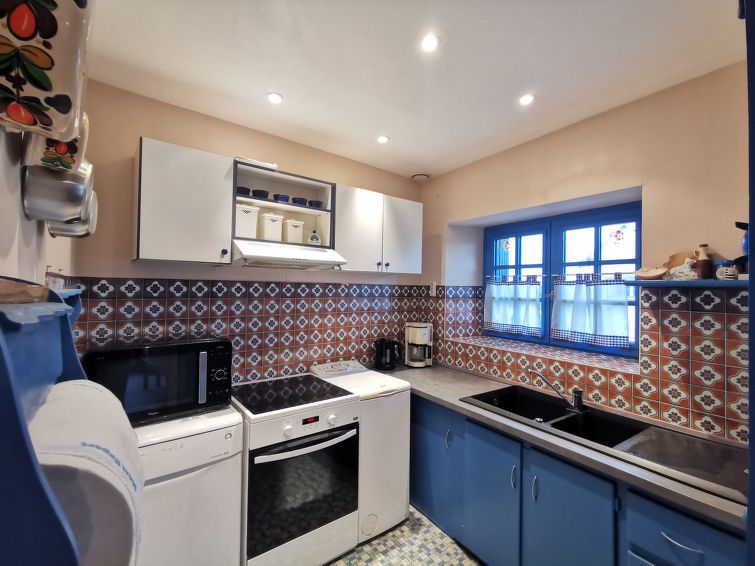 Search and Stay destination Cancale, Bretagne - France from AU$ 398. La maison bleue