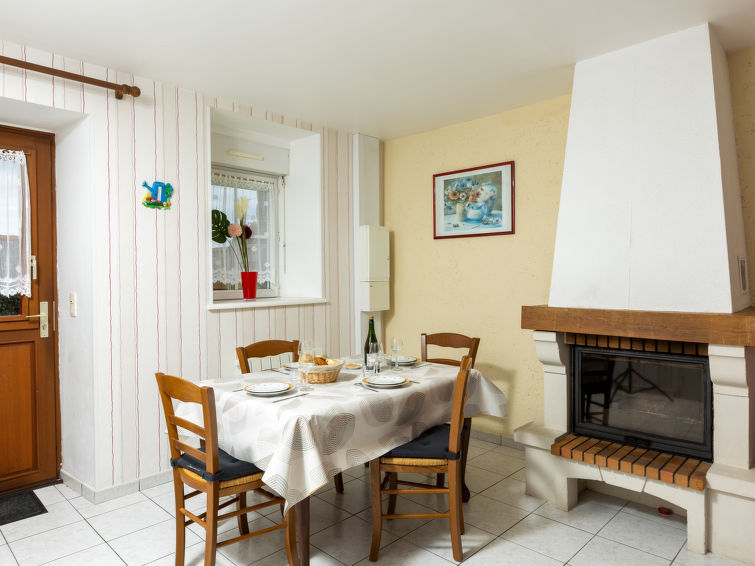 Search and Stay destination Saint-Méloir-des-Ondes, Bretagne - France from AU$ 187. La Tulipe