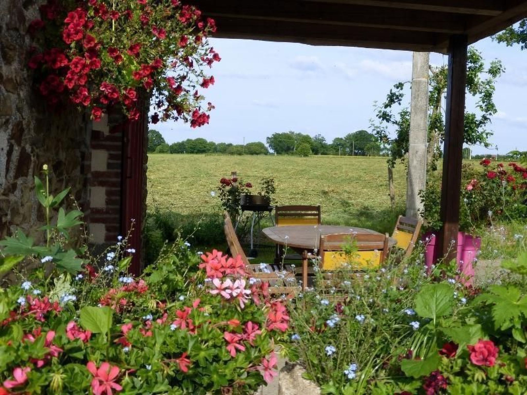 Gemütliches Steinhaus mit toller Sonnenterrasse inmitten von Feldern und Wiesen