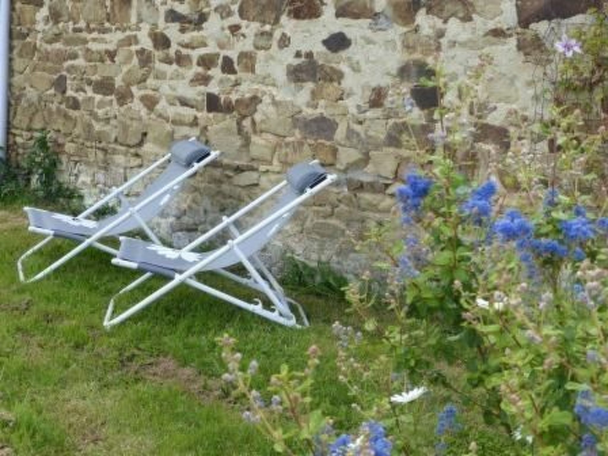 Gemütliches Steinhaus mit toller Sonnenterrasse inmitten von Feldern und Wiesen
