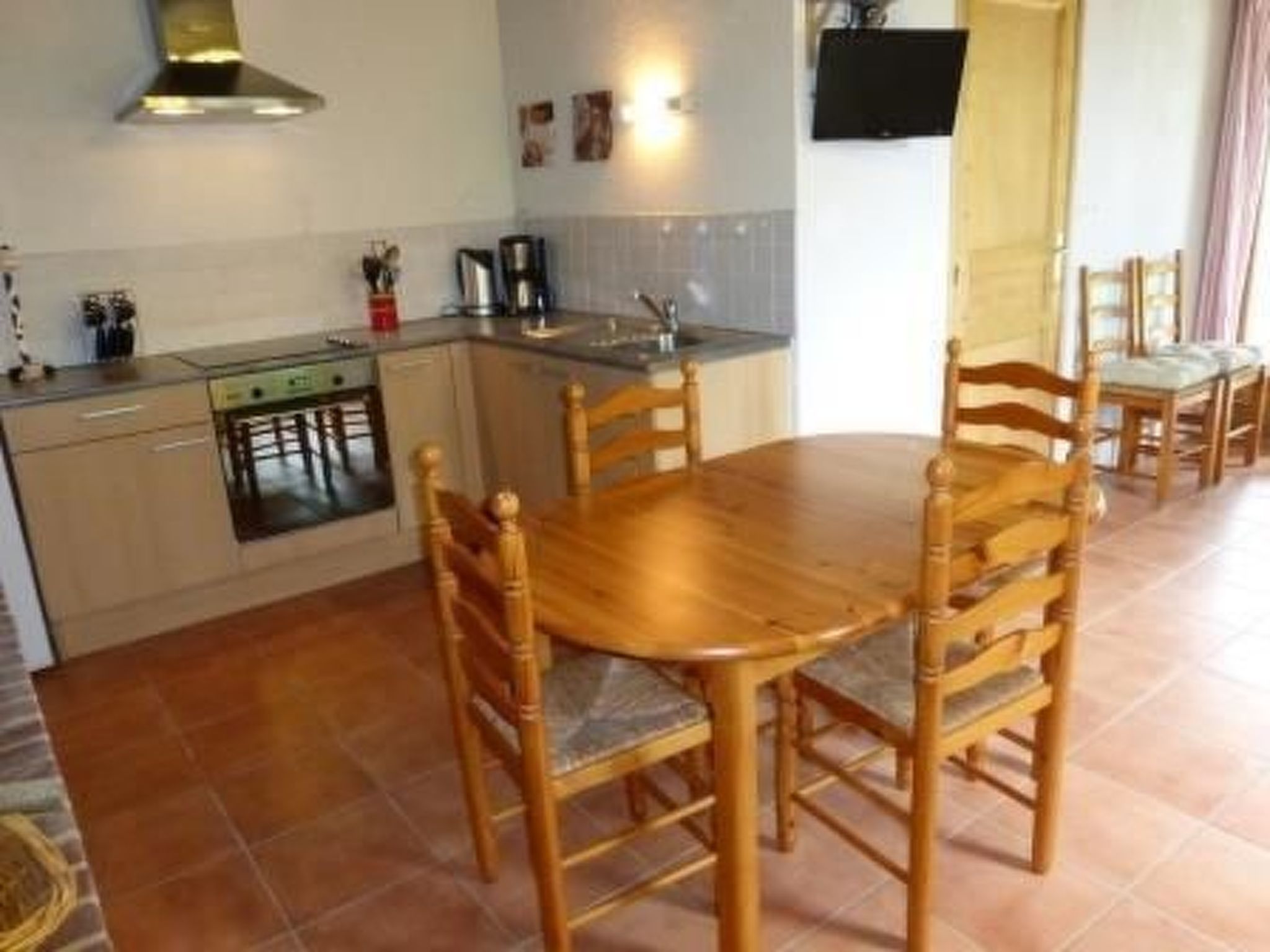 Gemütliches Steinhaus mit toller Sonnenterrasse inmitten von Feldern und Wiesen-Drinnen