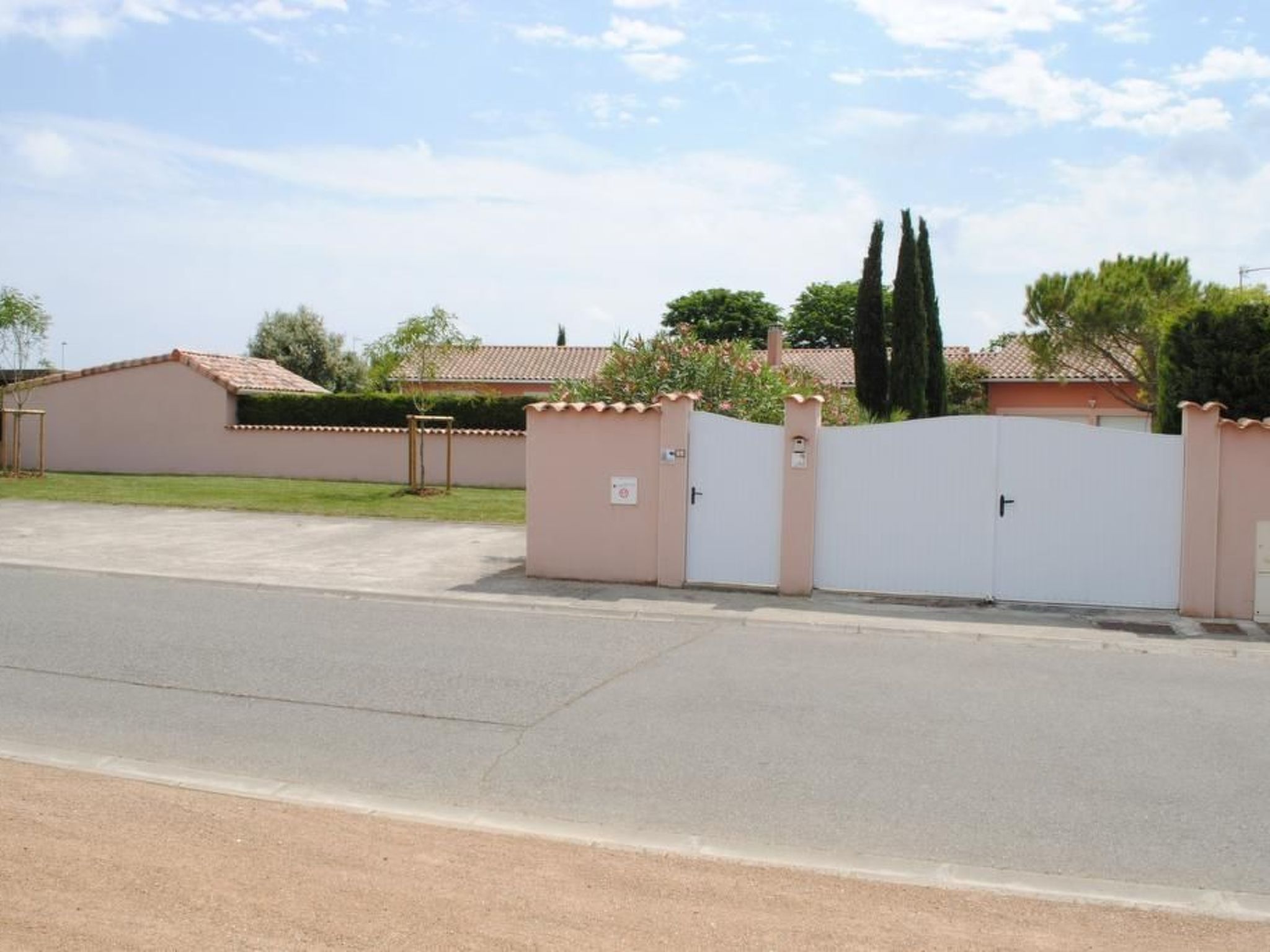 Haus 'Les Cyprès' mit Gemeinschaftspool