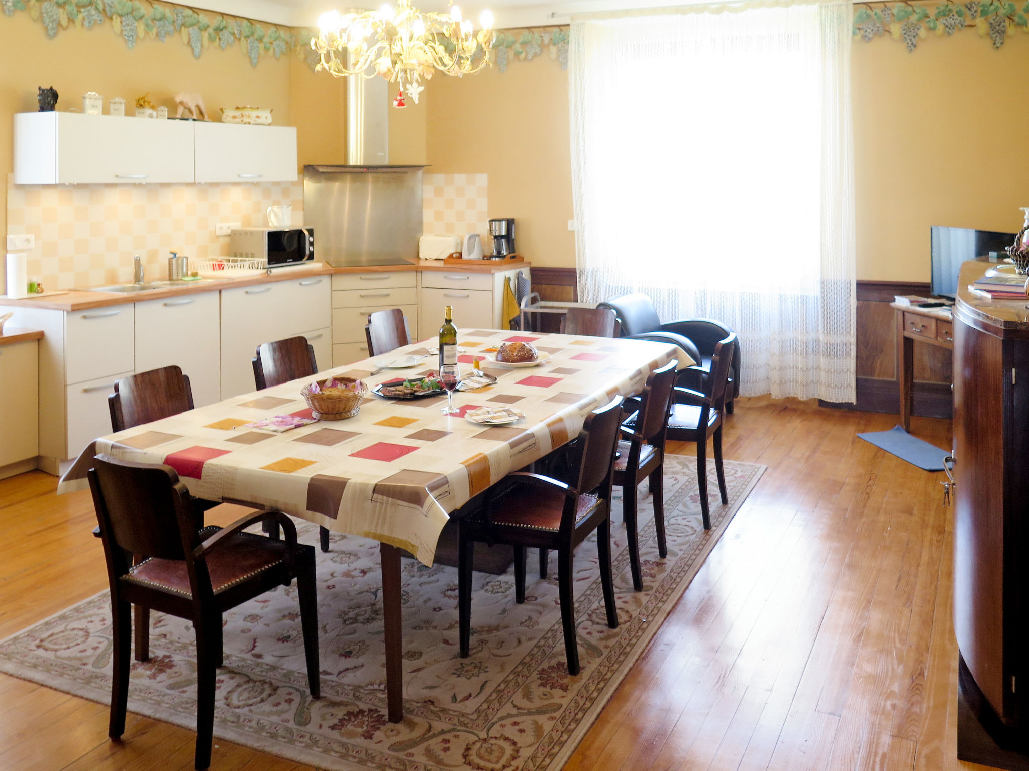 Kitchen / Dining Room