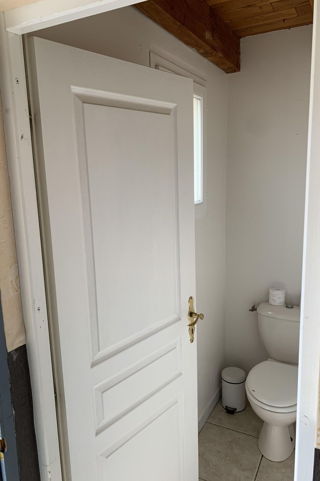 Aube-sur-la-Vallée, weitläufig mit Blick auf das Tal-Inside