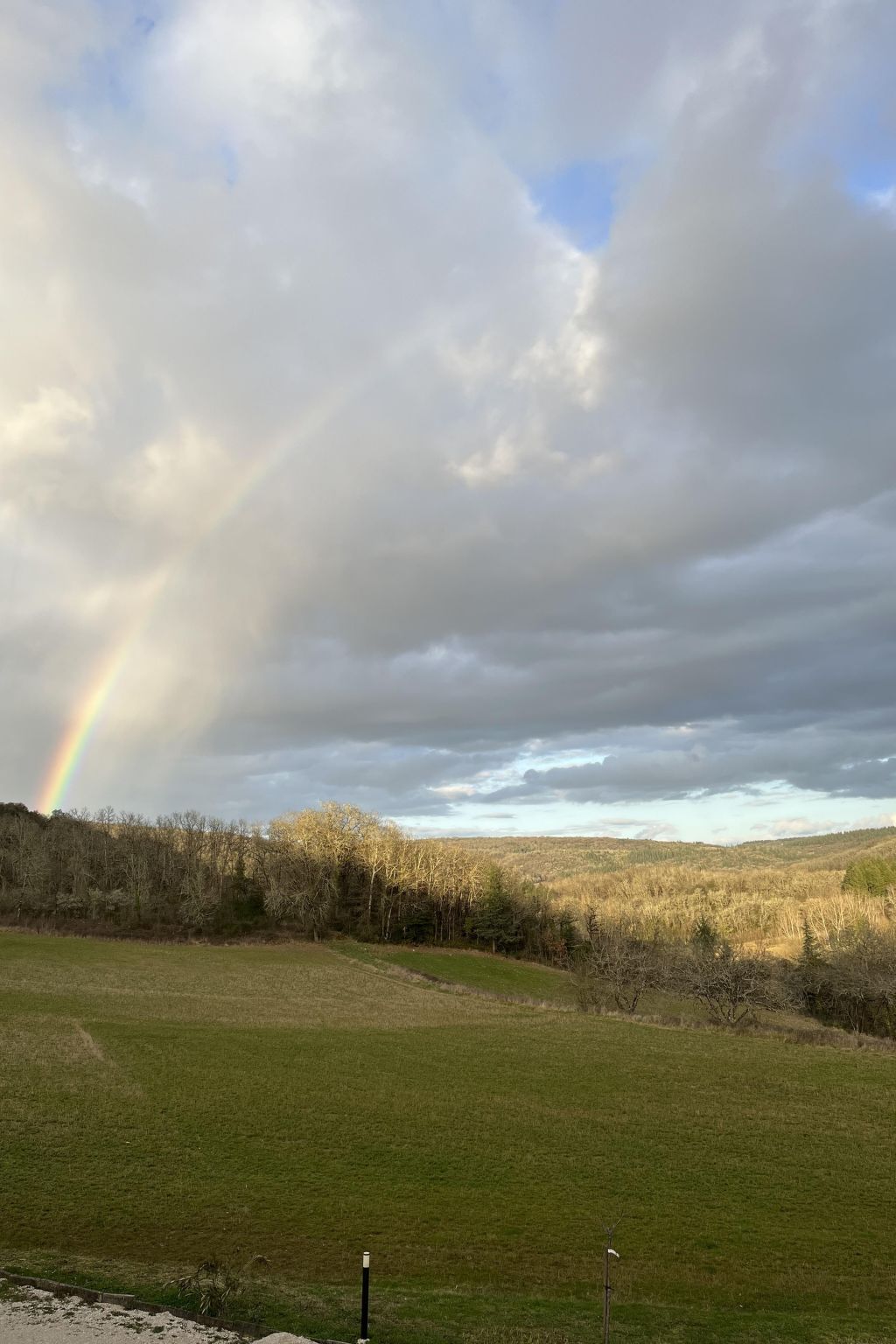 Aube-sur-la-Vallée, weitläufig mit Blick auf das Tal-Outside