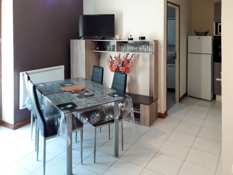 Search and Stay destination Dégagnac, Occitanie - France from AU$ 95. Saint Avit (DGC400)