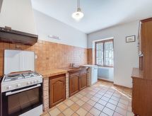 Authentiek landhuis met privézwembad op 2500 m² groen terrein bij Saint Chamarand - thumbnail 6