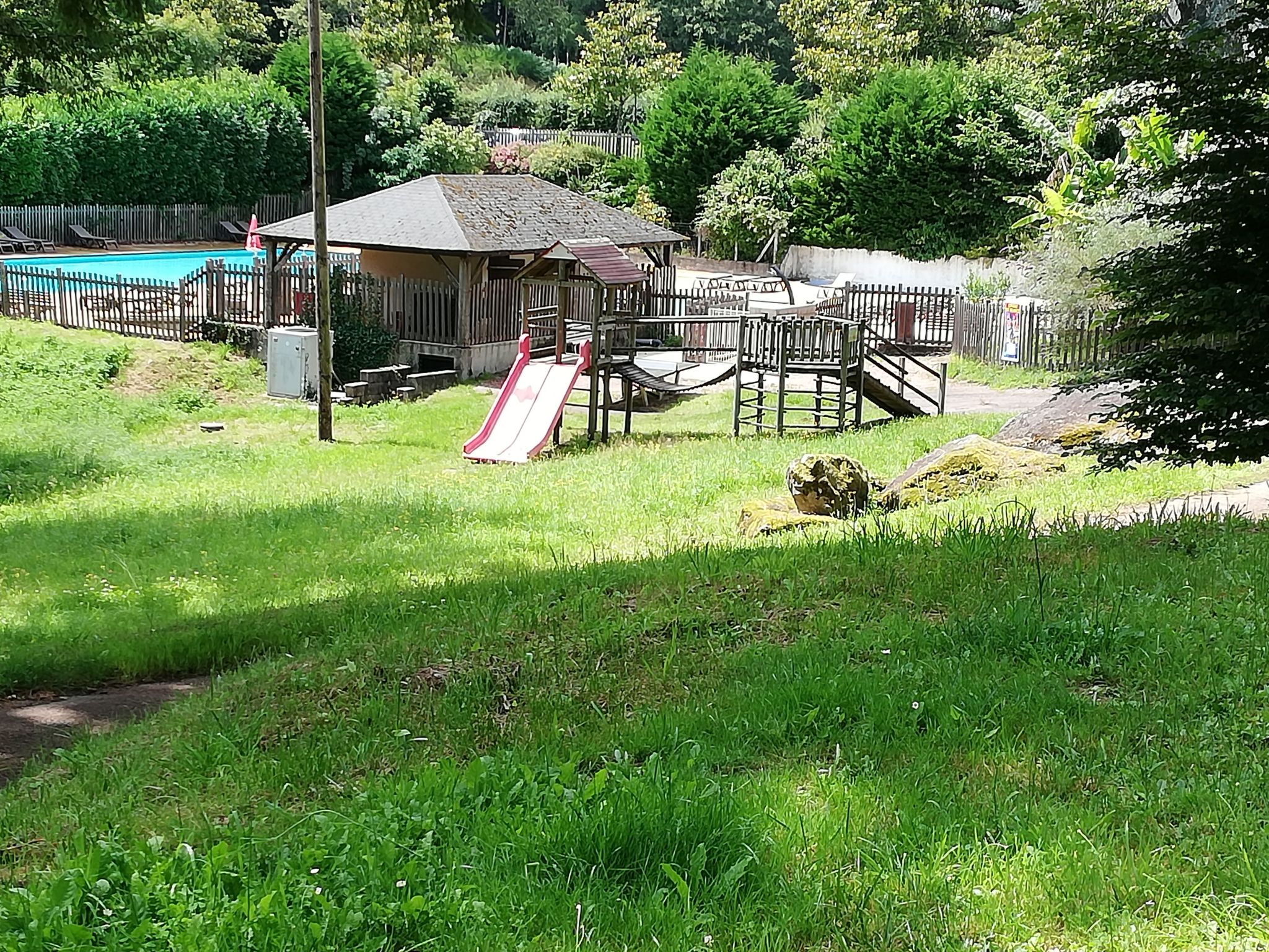 Chalet B10 Yemanisi in der Dordogne-Binnen