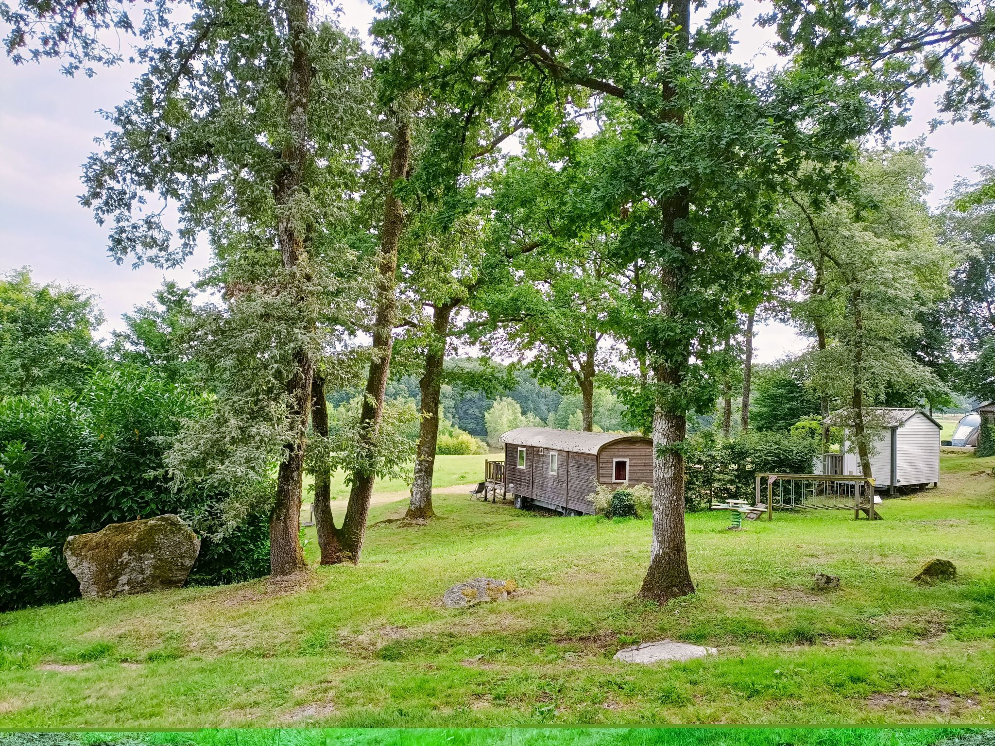 Chalet B10 Yemanisi in der Dordogne-Binnen