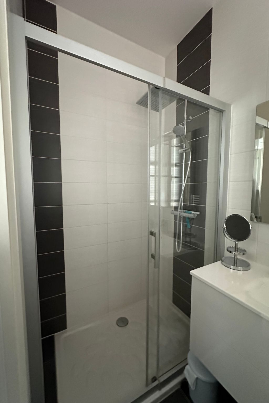 Clovis - Sehr schönes, gemütliches Apartment mit privater Garage-Binnen