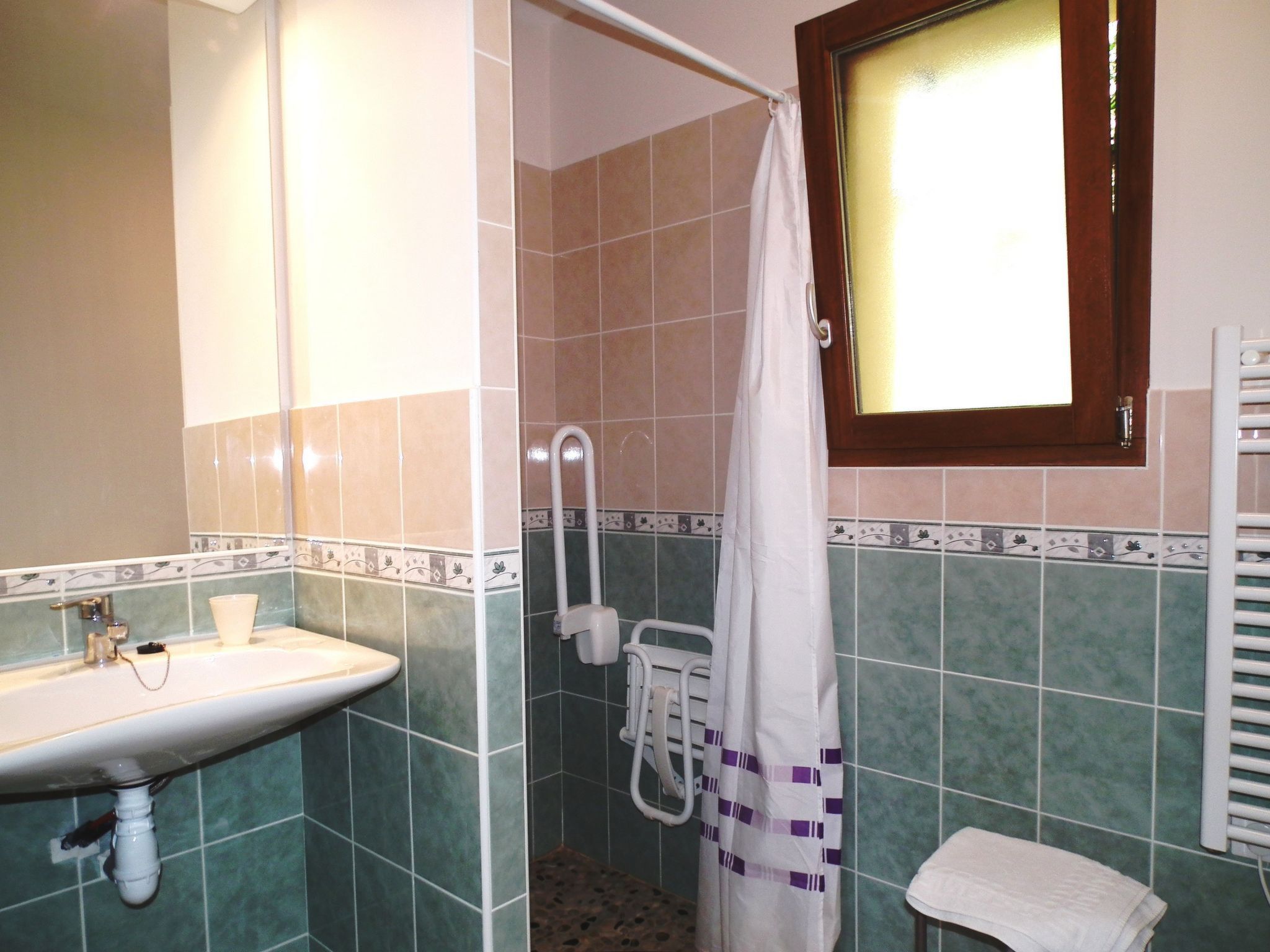 Domäne mit Jacuzzi-Image-tags.info