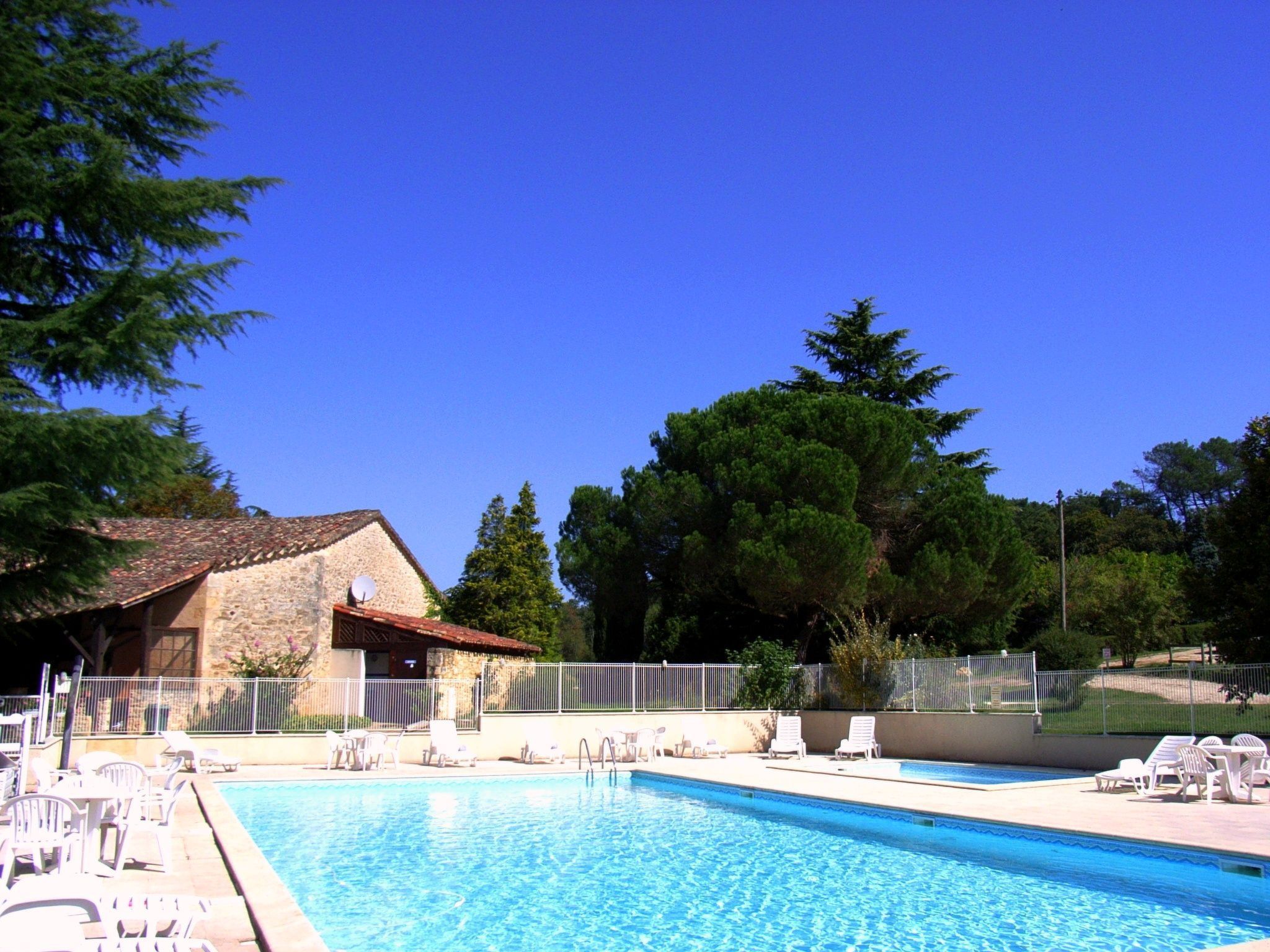 Domaine "Le Fournil" mit Jacuzzi-Image-tags.info