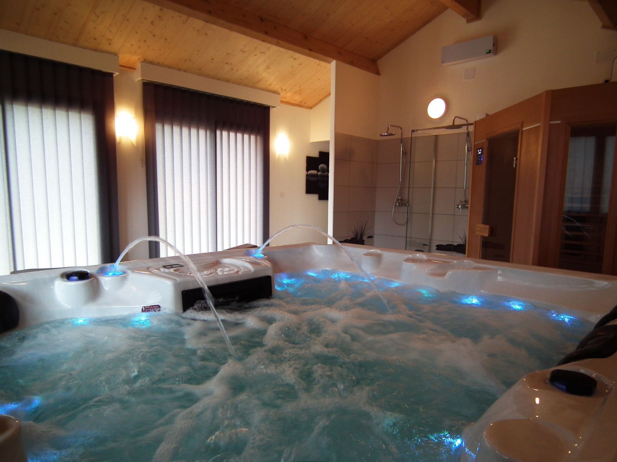 Domäne mit Jacuzzi - Drinnen