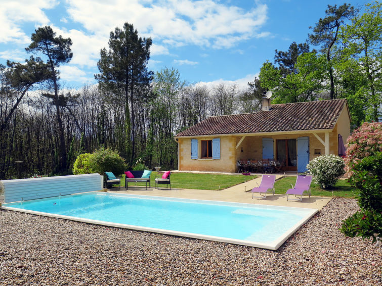 Boerderij met open haard en whirlpool in Blanquefort-sur-Briolance in Blanquefort-sur-Briolance