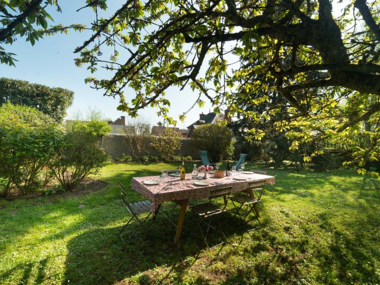Search and Stay destination Saint-Denis-sur-Loire, Centre-Val de Loire - France from AU$ 263. La Bachelotte