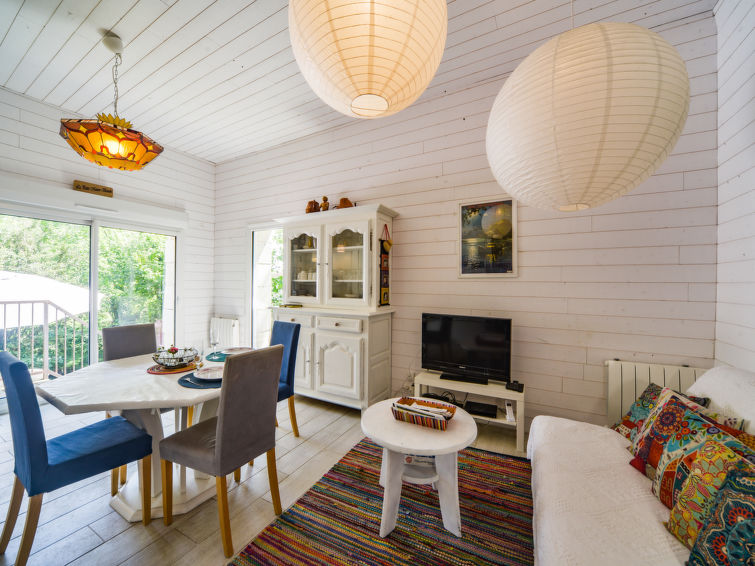 Search and Stay destination Chissay-en-Touraine, Centre-Val de Loire - France from AU$ 120. La petite maison blanche