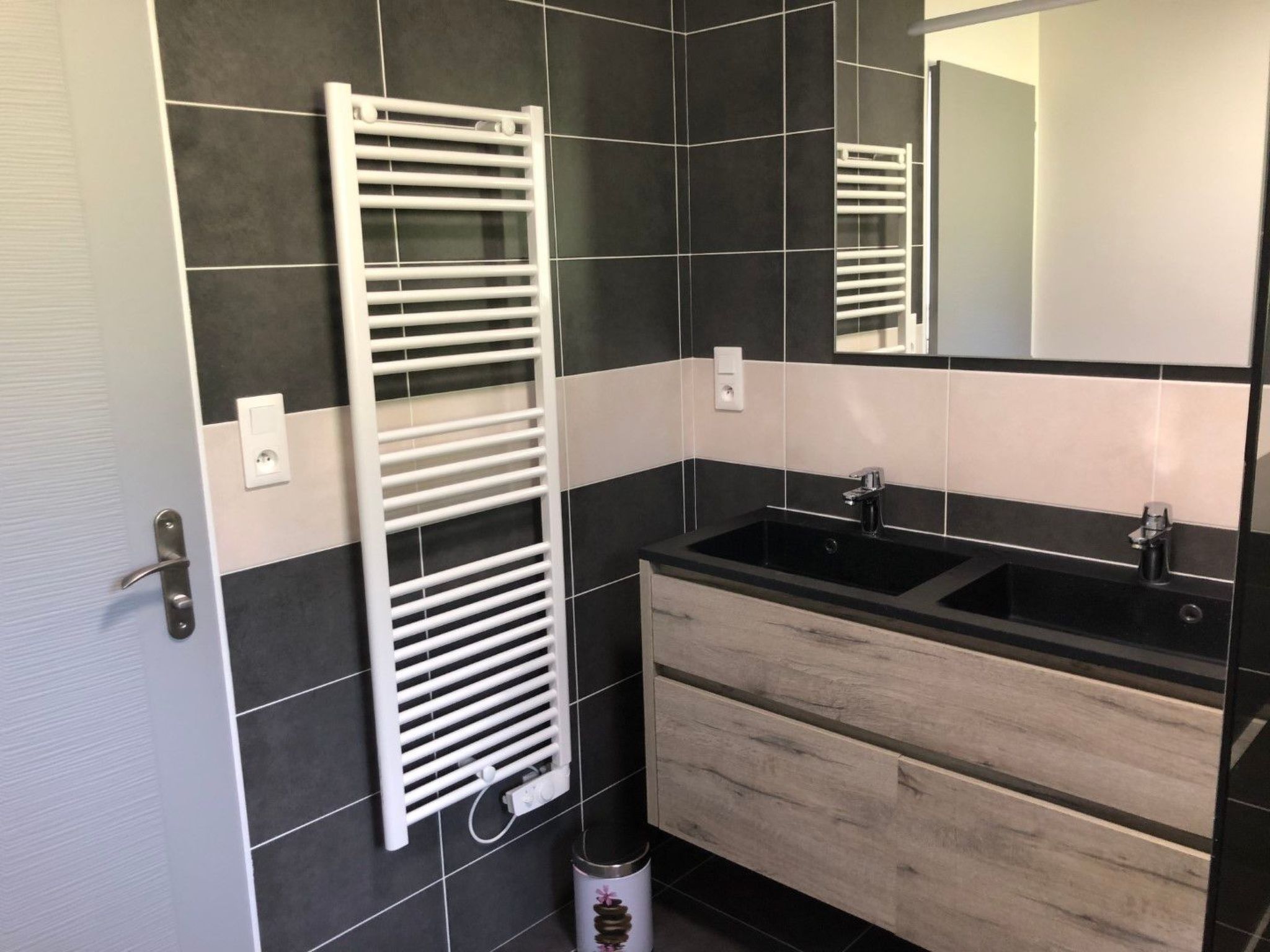 Neues 3-Zimmer-Pavillon mit Garage und Privatparkplatz-Inside