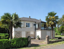 Vrijstaand vakantiehuis op 2300 m² privéterrein bij Beaulieu-sur-Dordogne - thumbnail 1