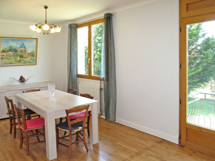 Search and Stay destination Altillac, Nouvelle-Aquitaine - France from AU$ 115. Freyssignes (CBA200)