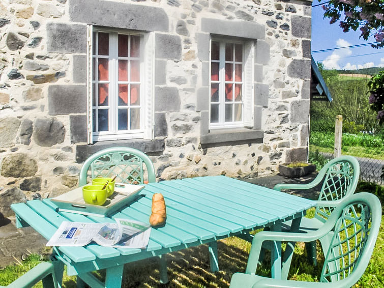 Search and Stay destination Chapdes-Beaufort, Auvergne-Rhône-Alpes - France from AU$ 113. O'Petit Bonheur