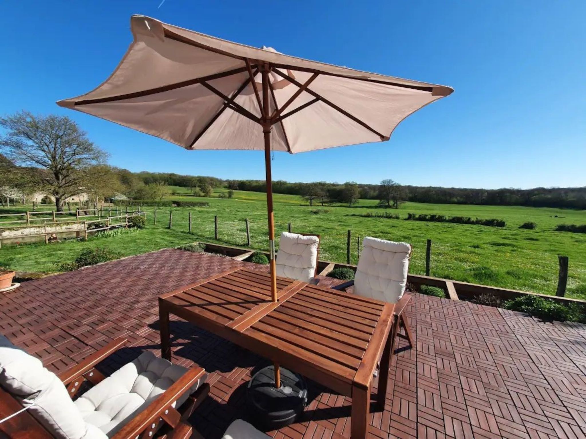 Vakantiehuis met omheinde tuin in Crux la Ville (Frankrijk) 1 hond is welkom