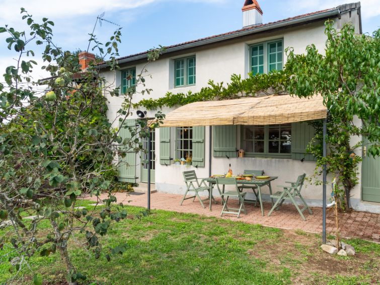 Search and Stay Destinations. Holidays Rentals in Chiddes, Nièvre - Bourgogne-Franche-Comté - France