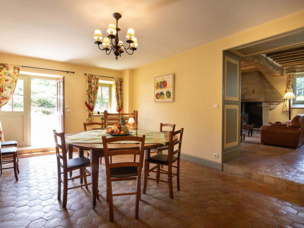 La Maison du Chateau — Kitchen / Dining Room