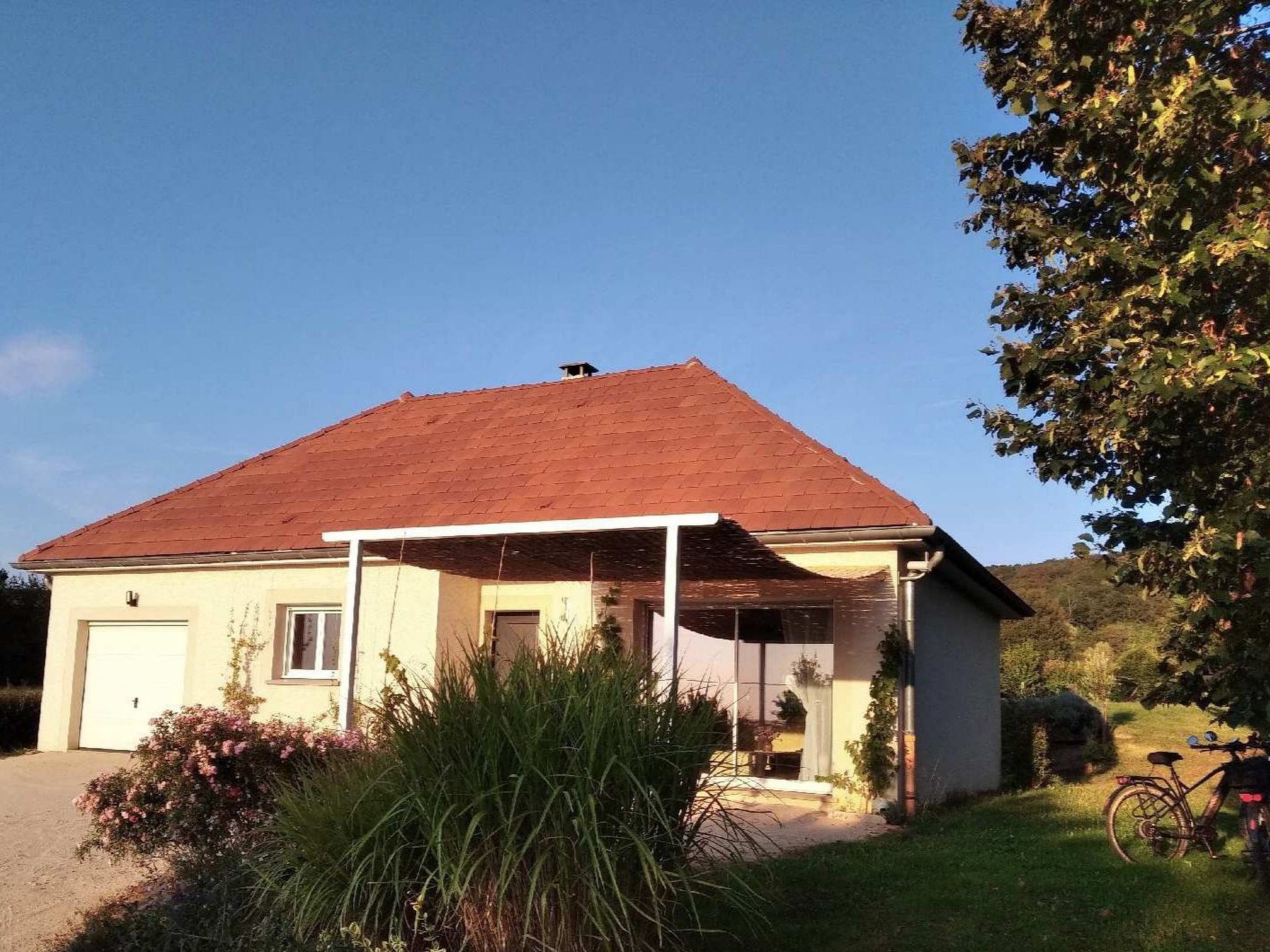 The gîte de la Chapelle is located between meadows and forests on a peaceful hill in the pretty little village of COLLONGE, 71700 LA CHAPELLE-SOUS-BRANCION, in the Tournus/Cluny/Chalon-Sur-Saône tri..