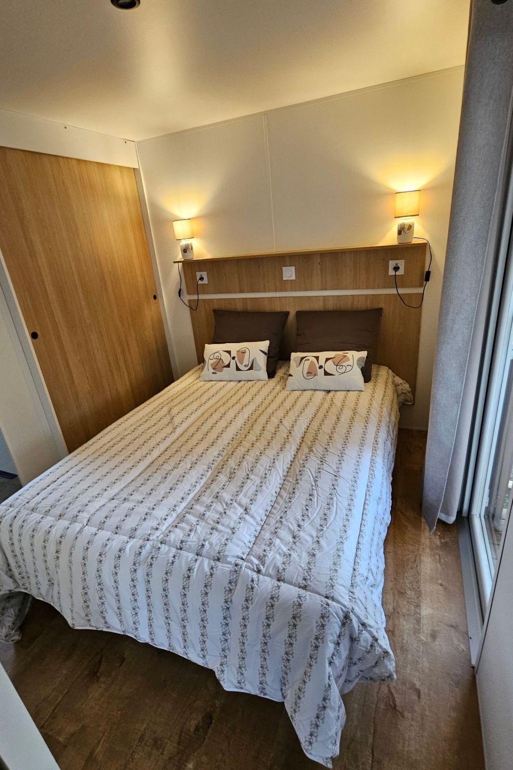 Die Ufer der Rhone-Image-tags.info