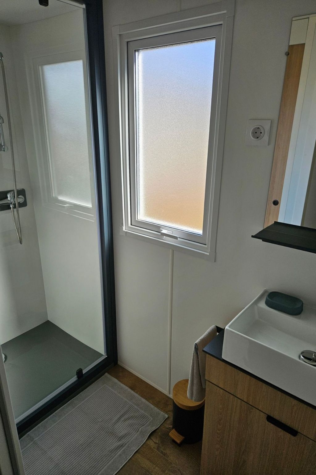 Die Ufer der Rhone-Image-tags.info