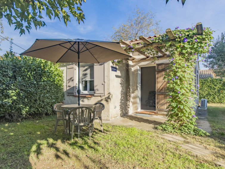 Search and Stay destination Arles, Provence-Alpes-Côte d'Azur - France from AU$ 90. Fontenelle