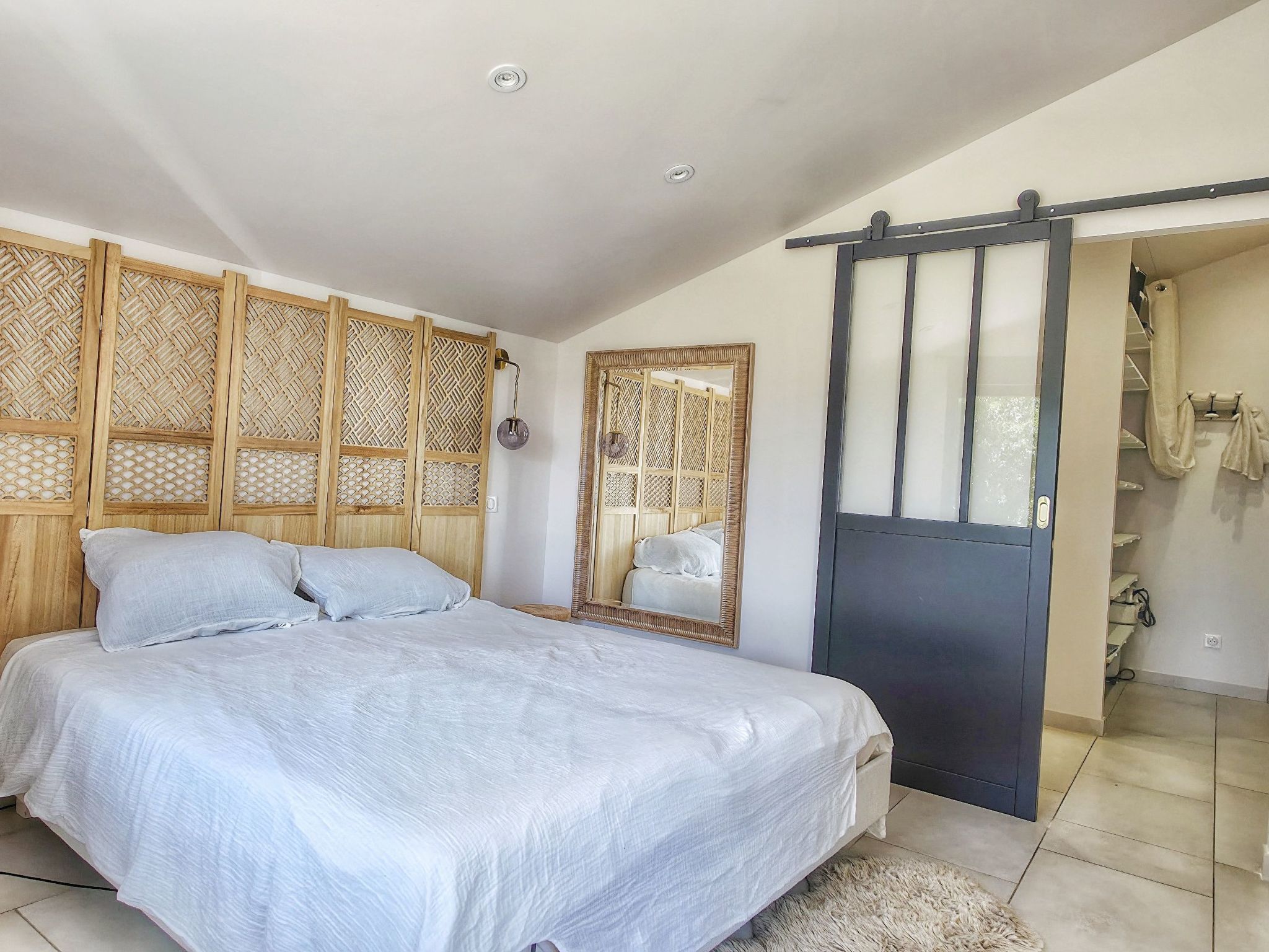 Bauernhaus aus Stein mit schöner Aussicht "Mas de Lysis".-Image-tags.info