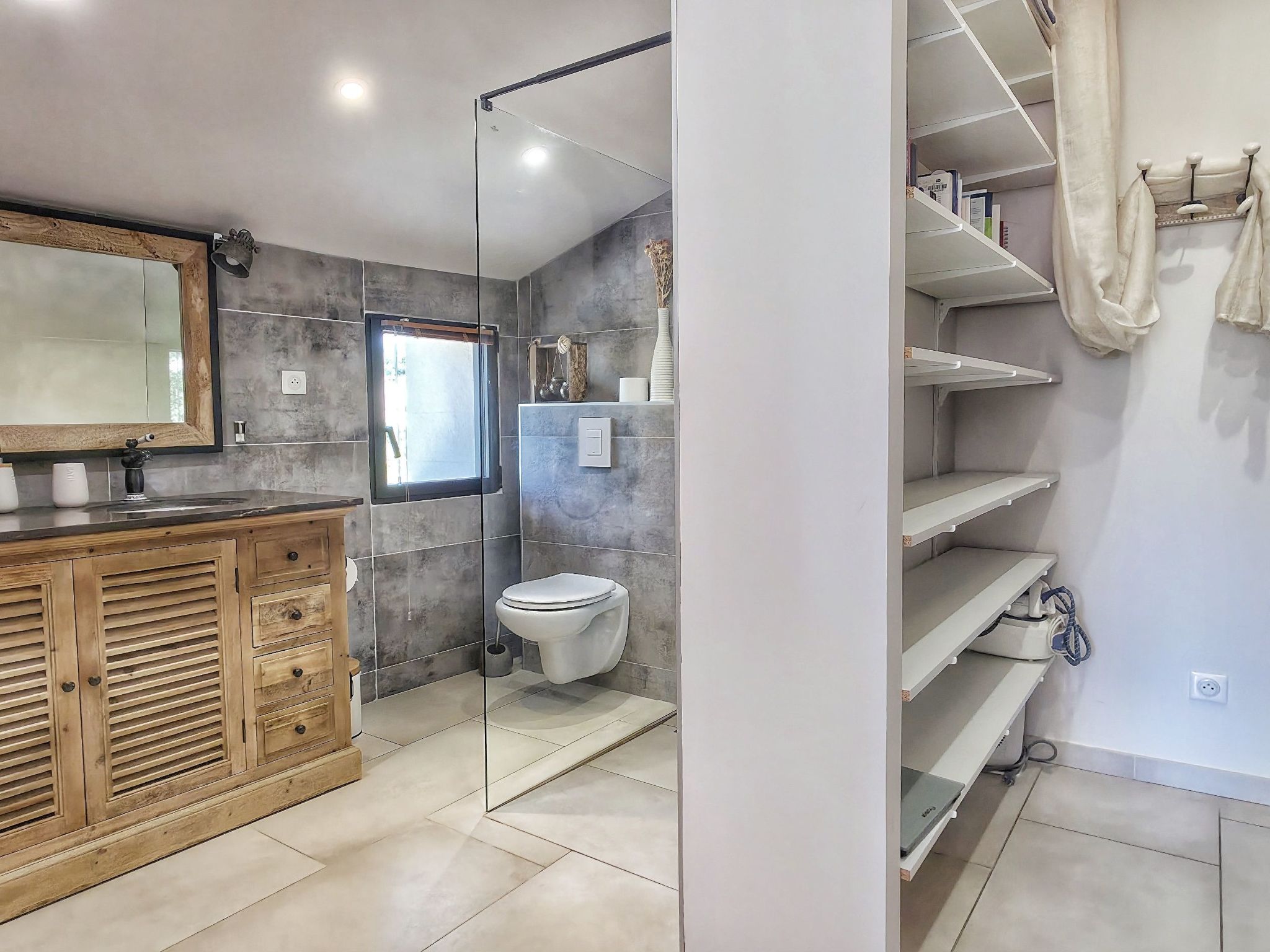 Bauernhaus aus Stein mit schöner Aussicht "Mas de Lysis".-Image-tags.info